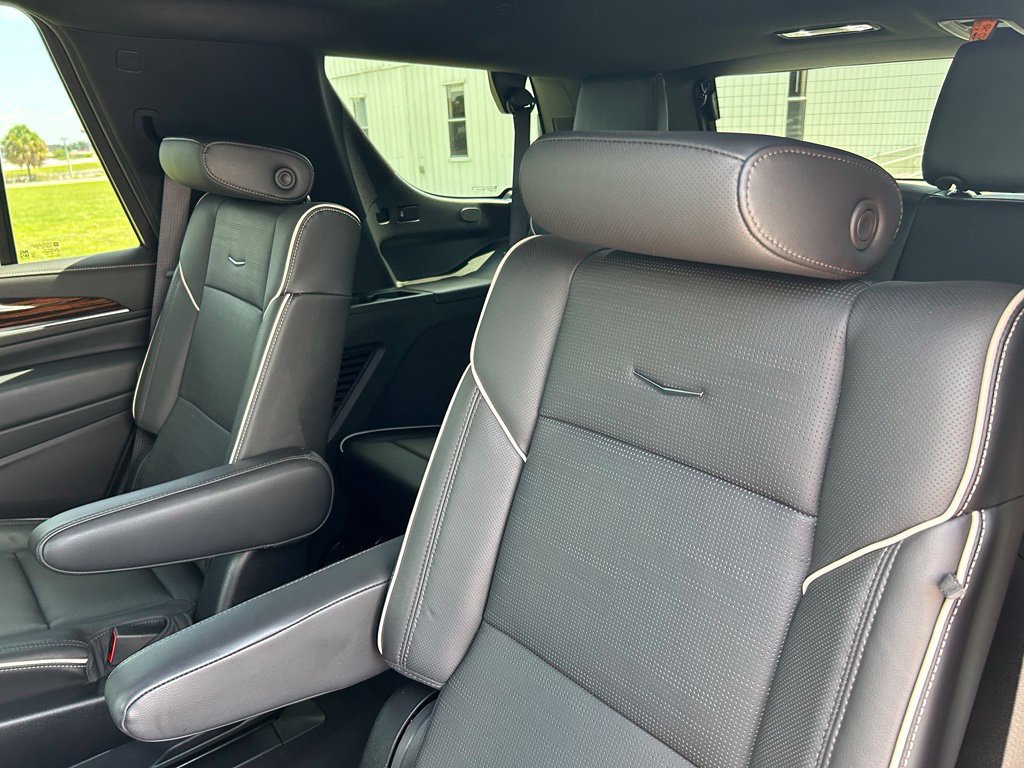 Used 2023 Cadillac Escalade Premium Luxury w/ LPO, Illumination Package AWD/4WD image 56