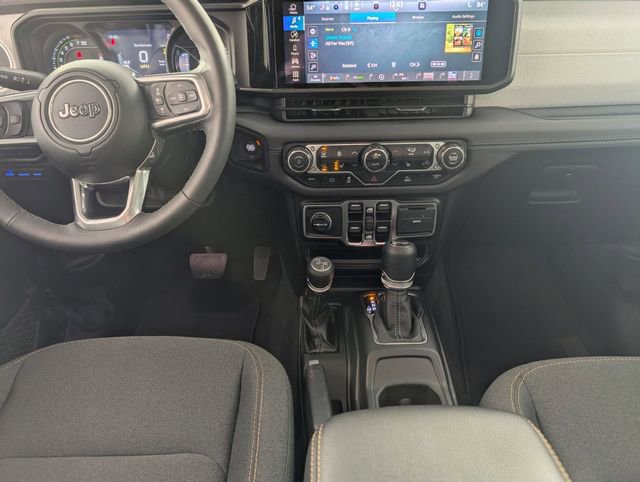 Used 2025 Jeep Wrangler Unlimited Sahara image 23