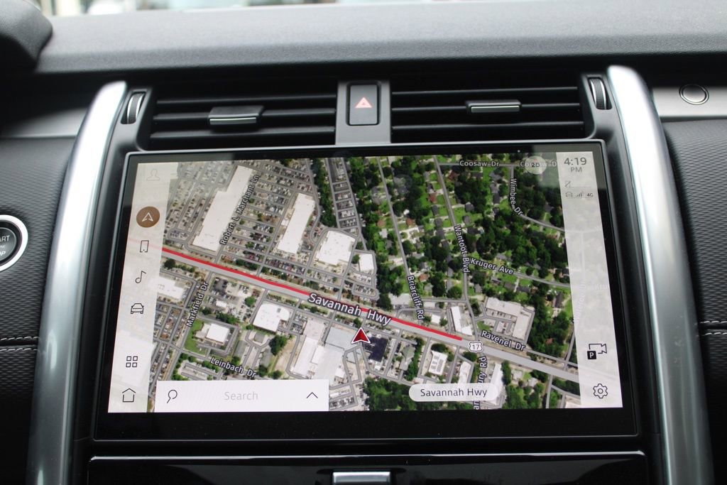 Certified 2025 Land Rover Discovery Dynamic SE image 24