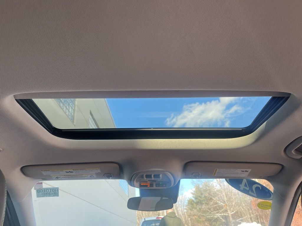 Used 2024 Chevrolet Trax ACTIV w/ Sunroof Package image 14