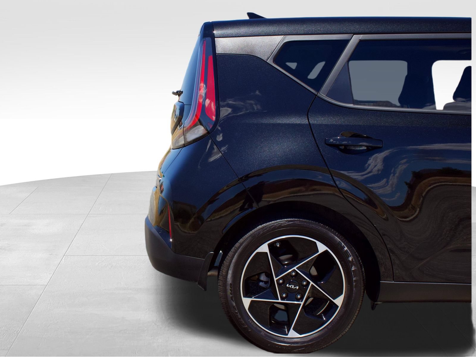 Used 2025 Kia Soul EX FWD image 9
