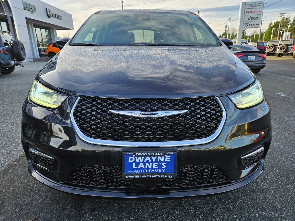 Used 2024 Chrysler Pacifica Touring-L image 8