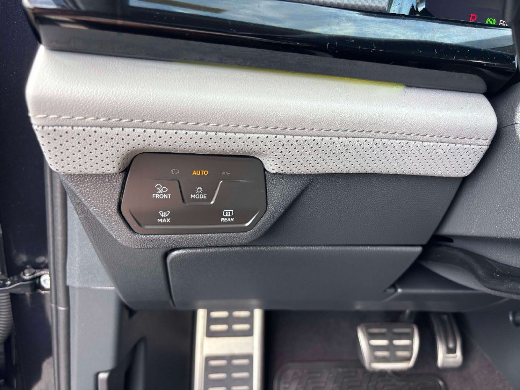 Certified 2024 Volkswagen Atlas Peak Edition SE AWD/4WD image 34