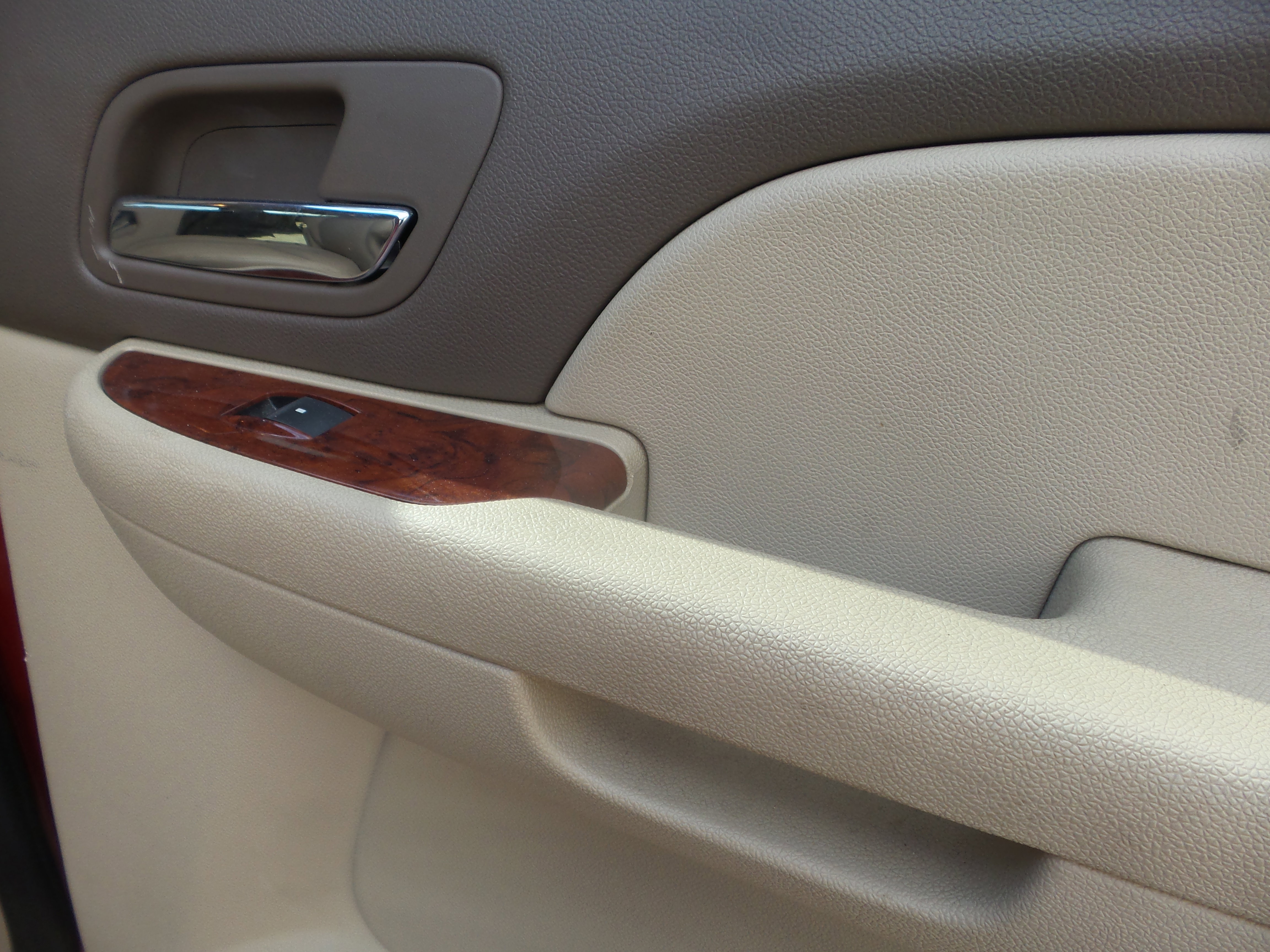 Used 2013 GMC Yukon SLT w/ SLT Chrome Package image 21