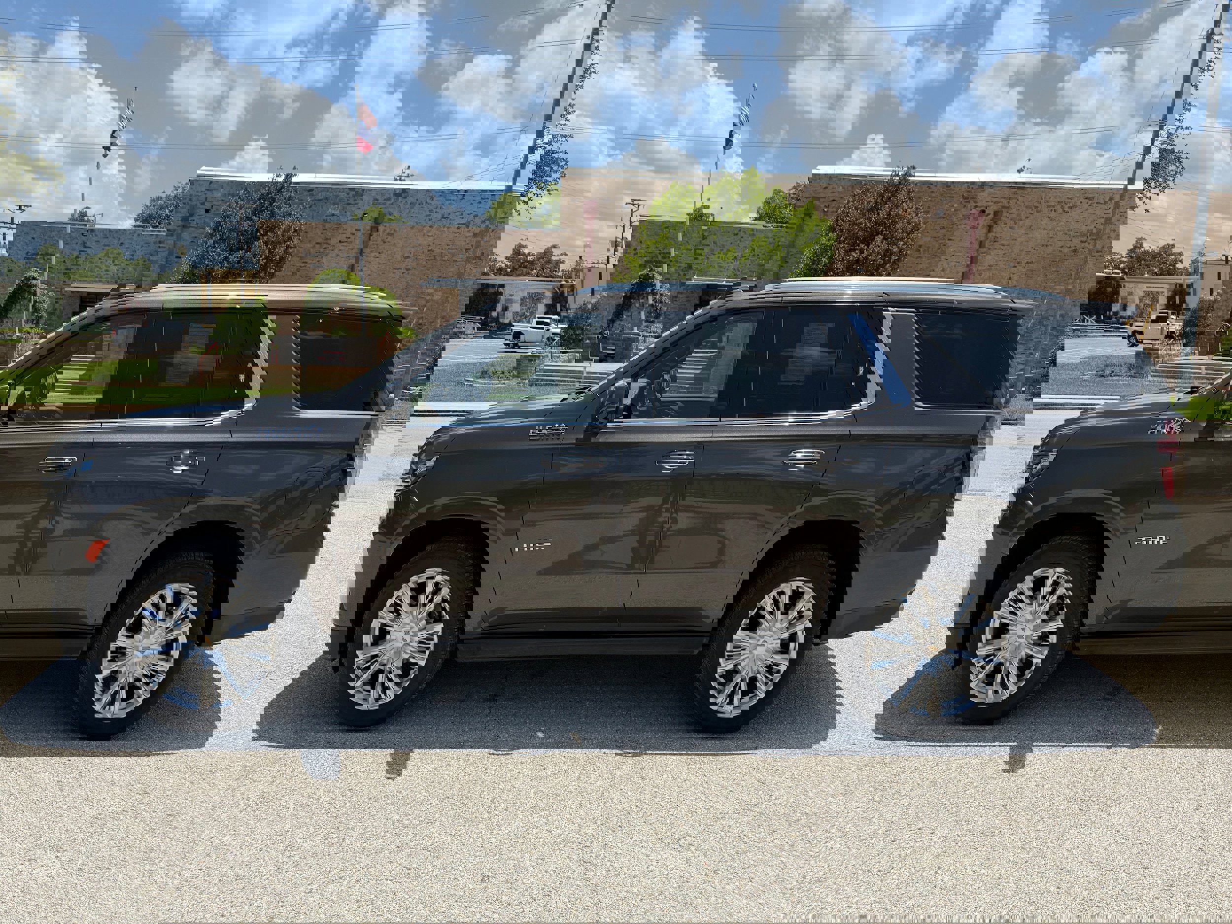 Used 2021 Chevrolet Tahoe High Country w/ Premium Package image 6