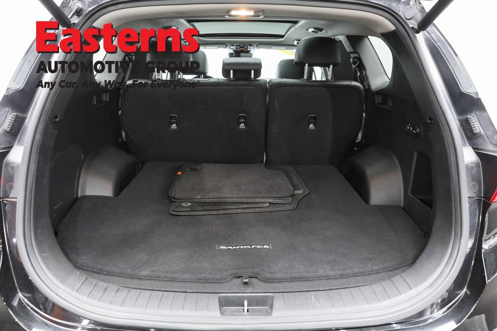 Used 2023 Hyundai Santa Fe SEL w/ Premium Package image 9