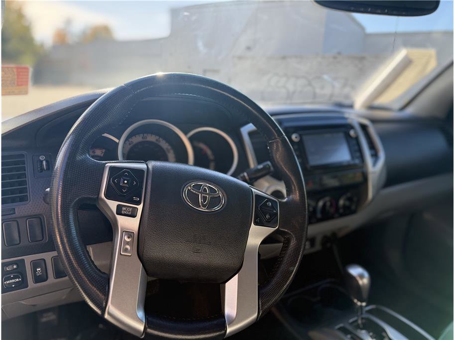 Used 2015 Toyota Tacoma 4x4 Double Cab image 16