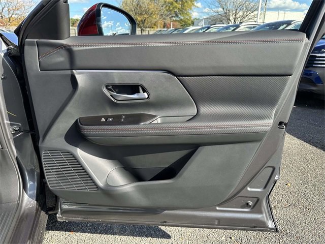 New 2026 Nissan Kicks SR image 8