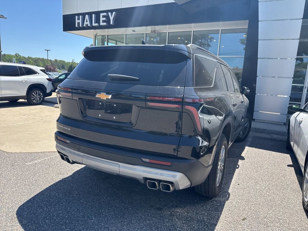 Used 2025 Chevrolet Traverse LT FWD image 7