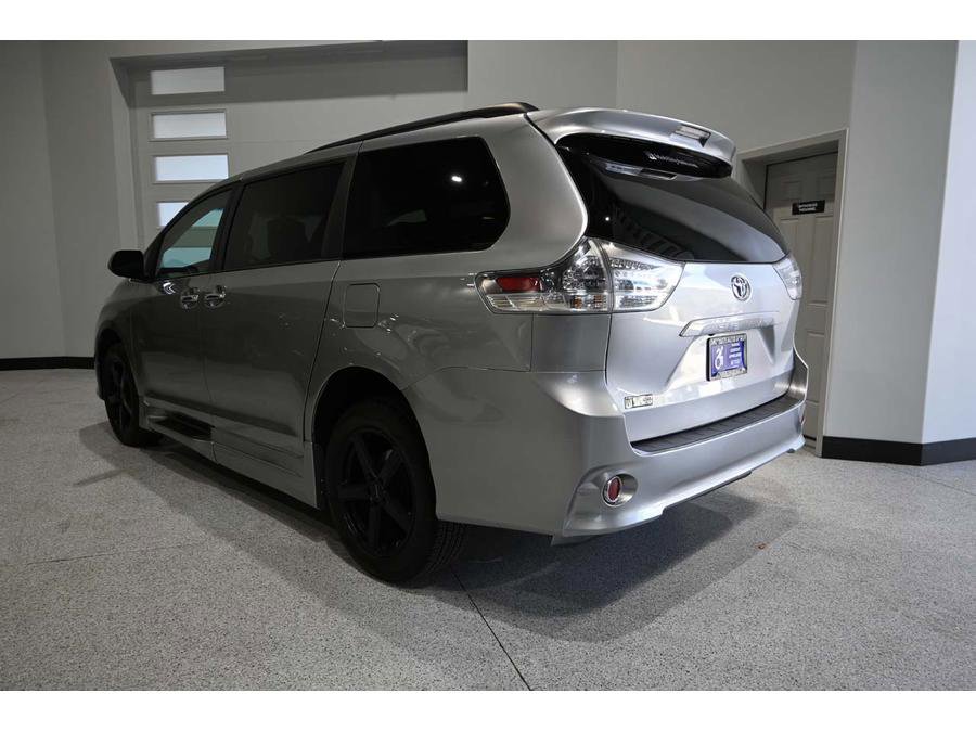 Used 2013 Toyota Sienna SE image 8