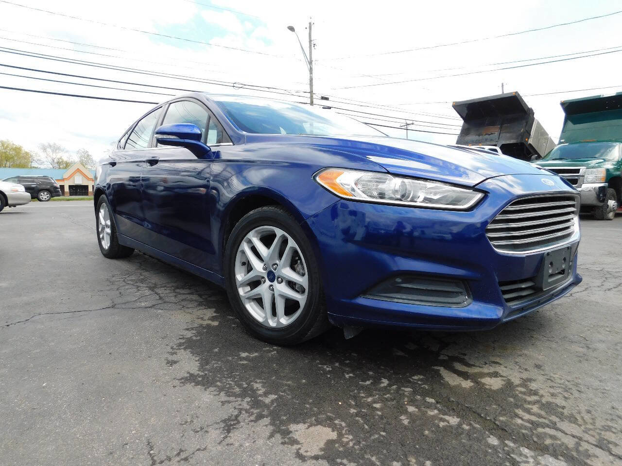 Used 2016 Ford Fusion SE FWD image 4