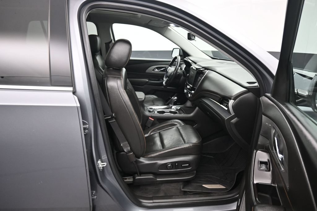 Used 2020 Chevrolet Traverse LT w/ LT Premium Package AWD/4WD image 56