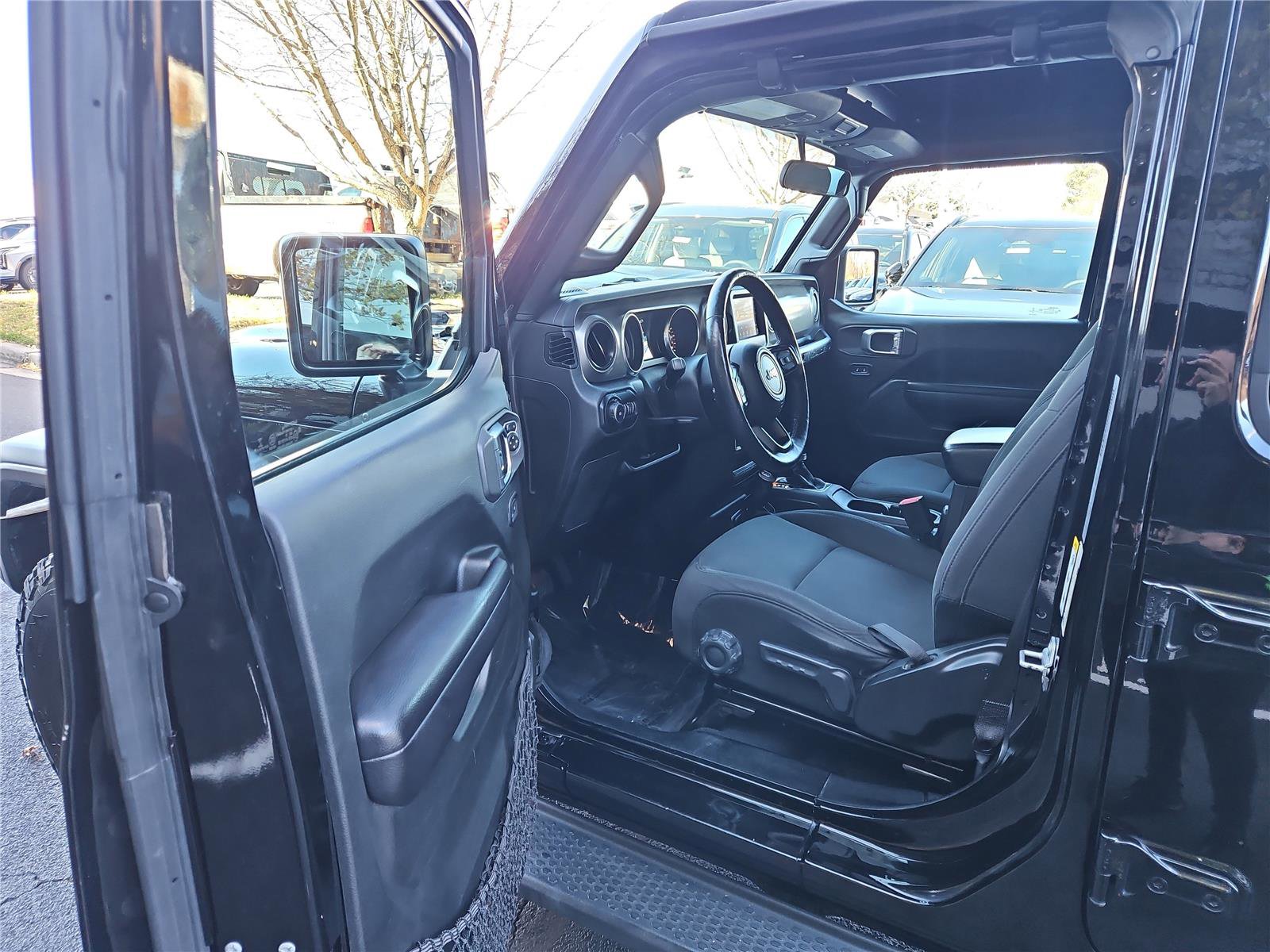 Used 2018 Jeep Wrangler Unlimited Sport S image 12