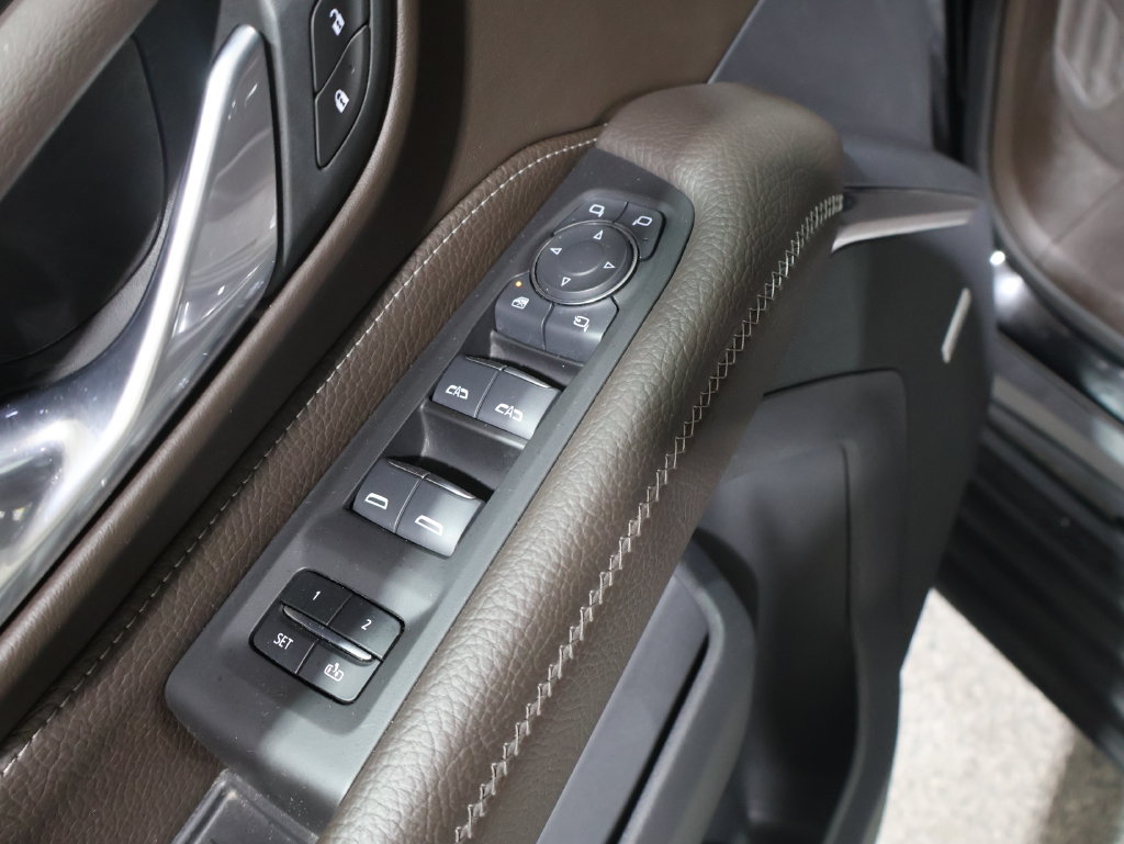 Used 2024 GMC Yukon XL Denali w/ Denali Reserve Package AWD/4WD image 16
