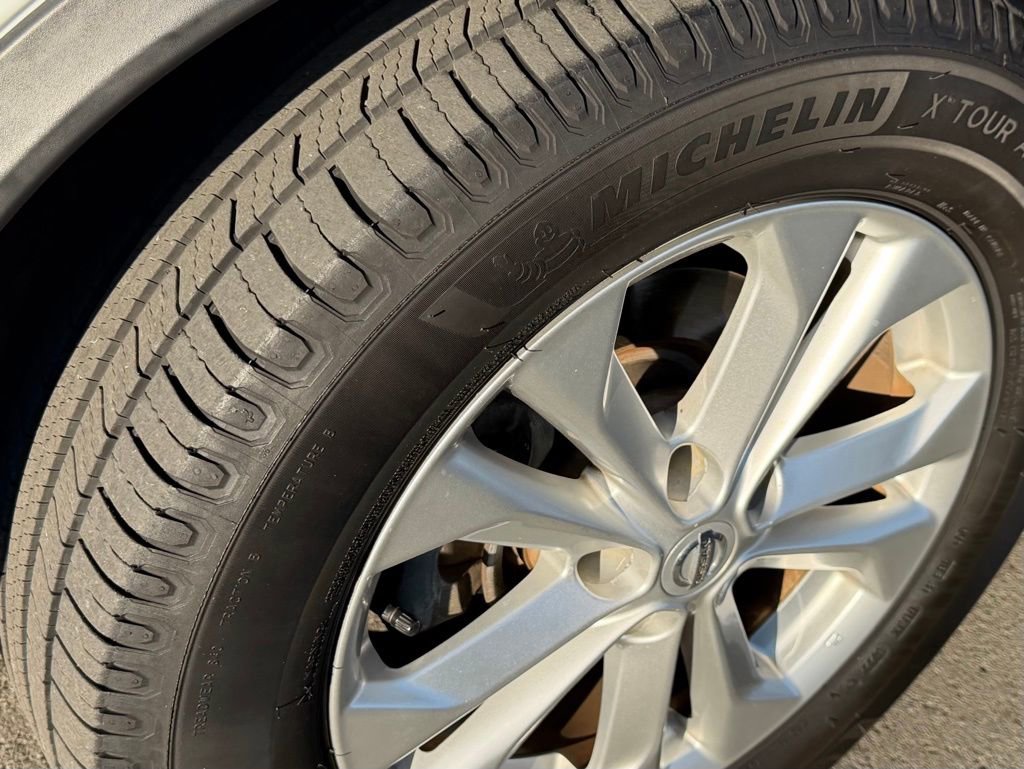 Used 2016 Nissan Rogue SV image 12