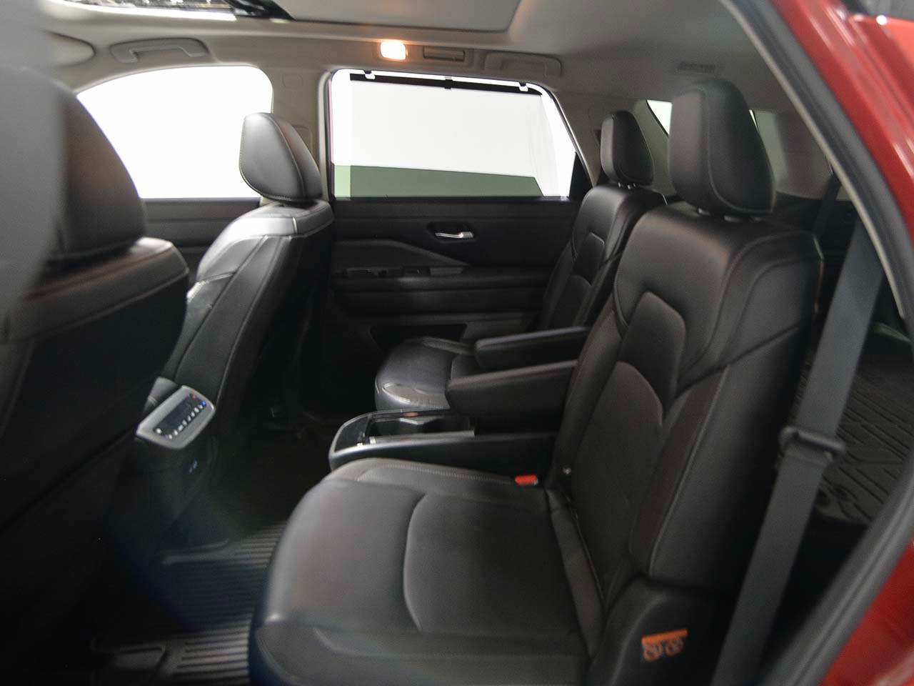 Used 2024 Nissan Pathfinder SL w/ SL Premium Package FWD image 11