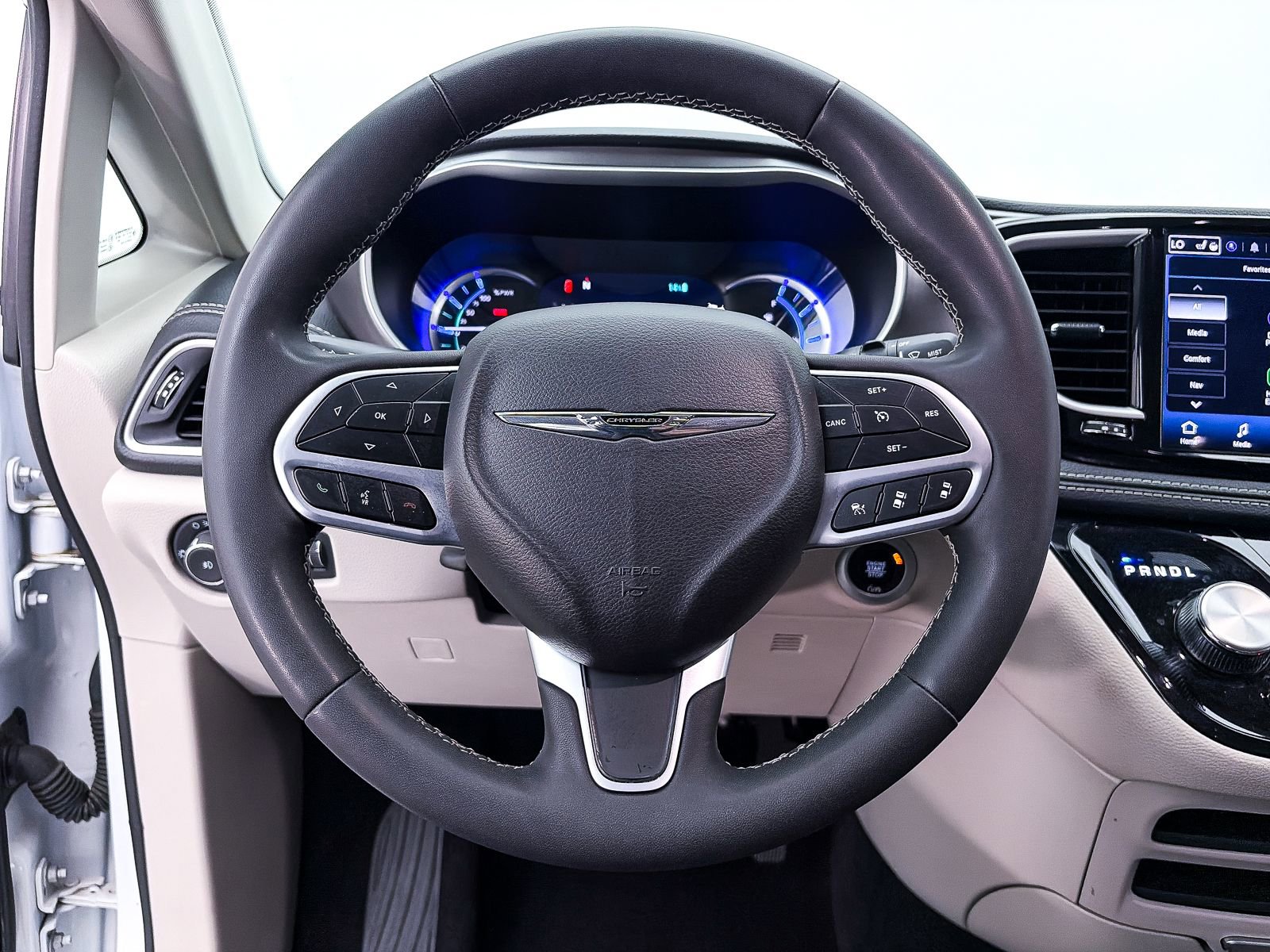 Used 2024 Chrysler Pacifica Limited FWD image 30