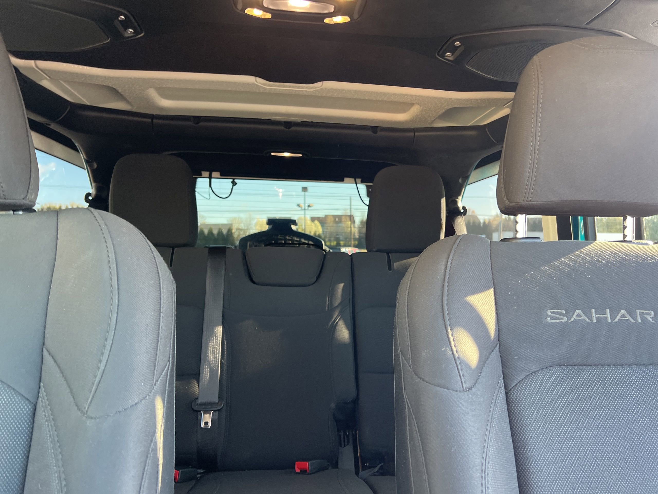 Used 2019 Jeep Wrangler Unlimited Sahara AWD/4WD image 18