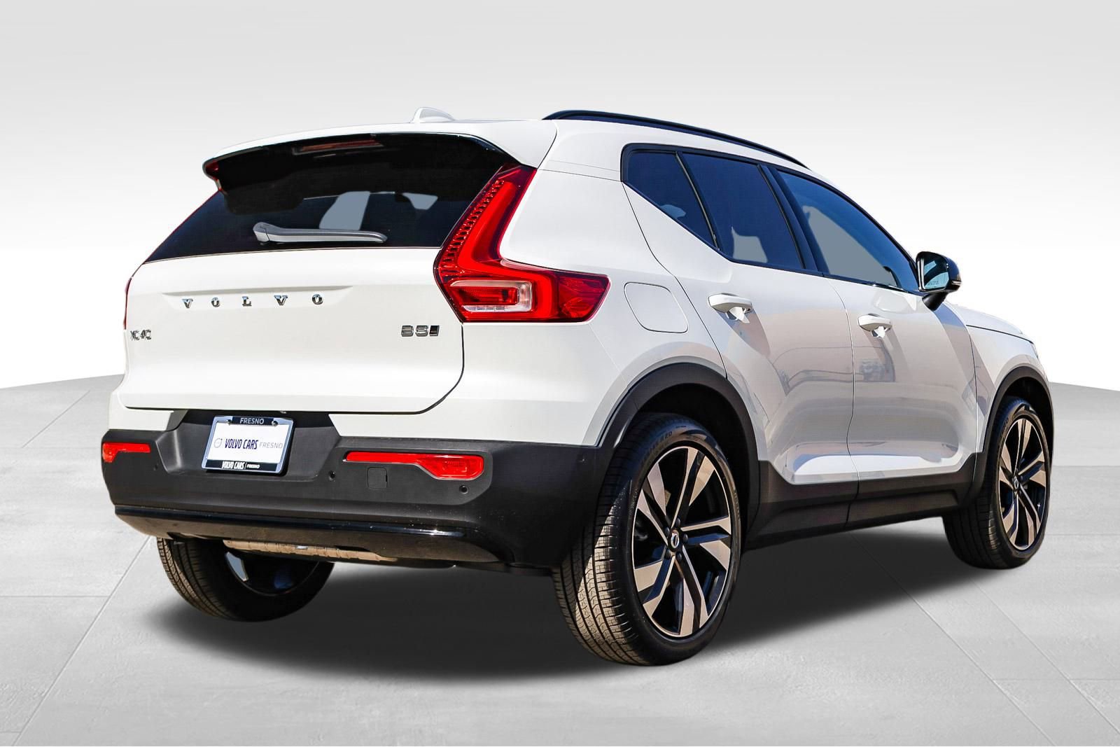 New 2026 Volvo XC40 B5 Ultra w/ Climate Package AWD/4WD image 5
