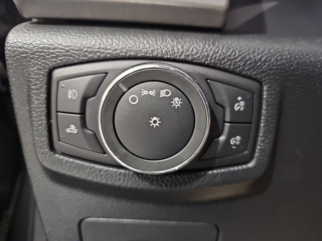 Used 2016 Ford F150 Platinum w/ Equipment Group 701A Luxury AWD/4WD image 27