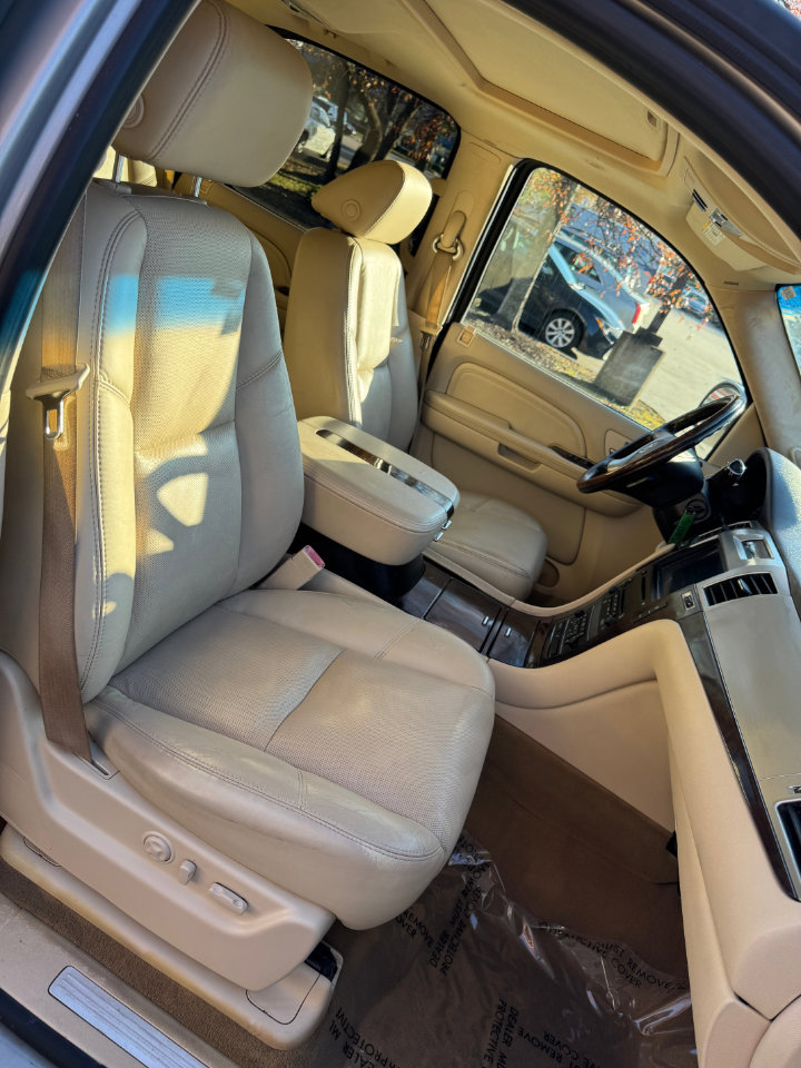 Used 2007 Cadillac Escalade AWD w/ Information Package image 19