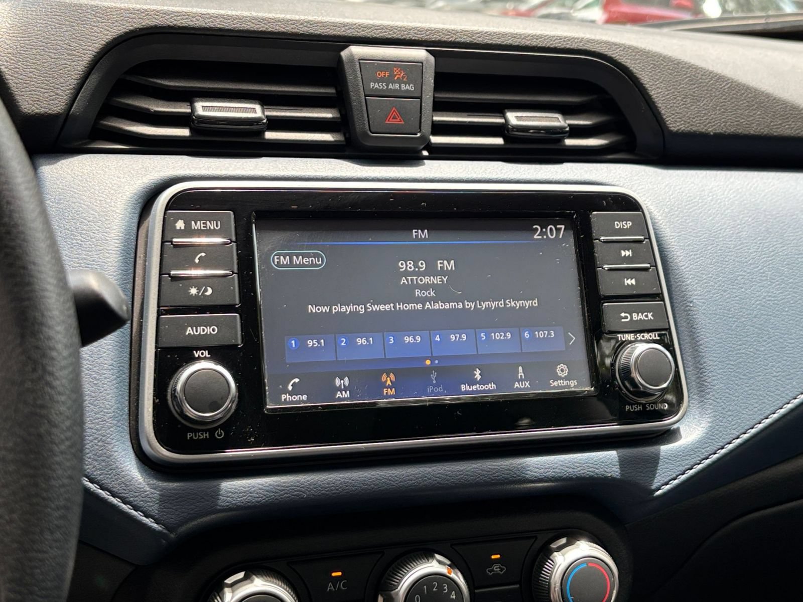 Used 2025 Nissan Versa SV FWD image 19