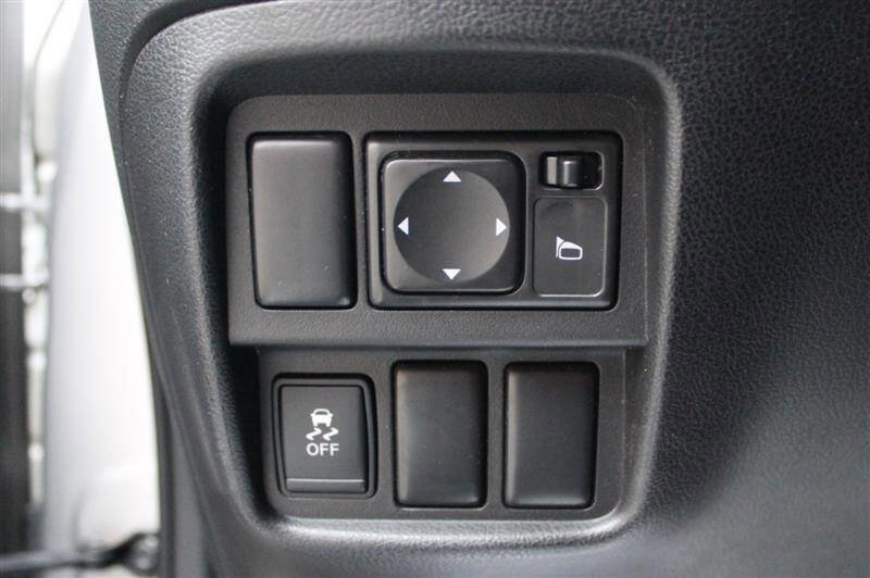 Used 2011 Nissan Juke SL w/ Chrome Pkg image 17