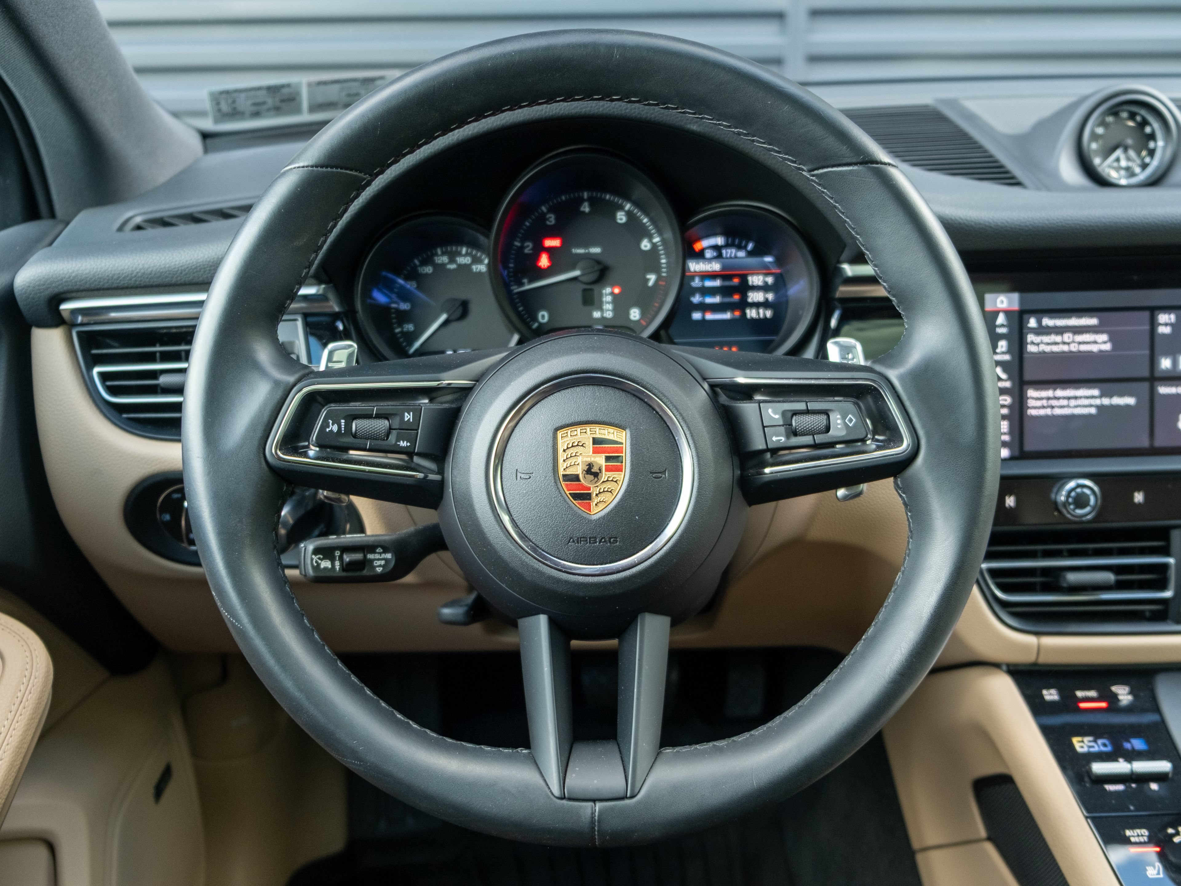 Certified 2024 Porsche Macan AWD/4WD image 21