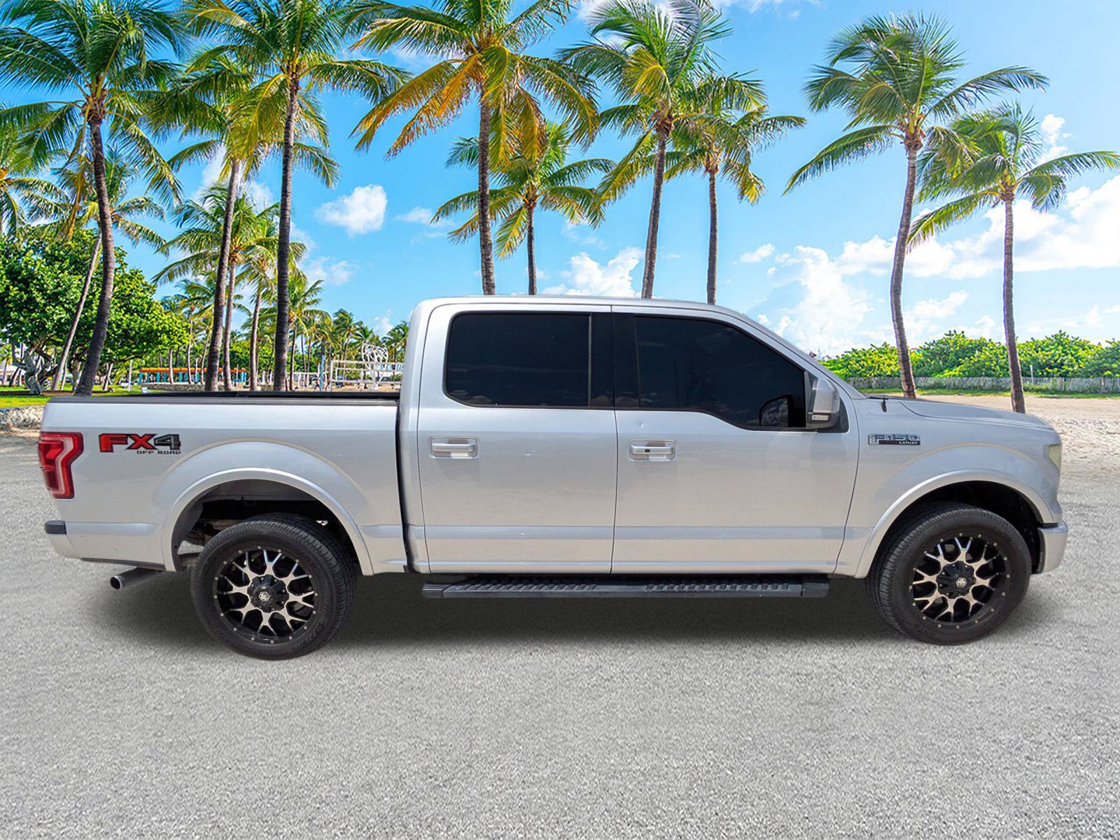 Used 2015 Ford F150 Lariat w/ Equipment Group 502A Luxury AWD/4WD image 3
