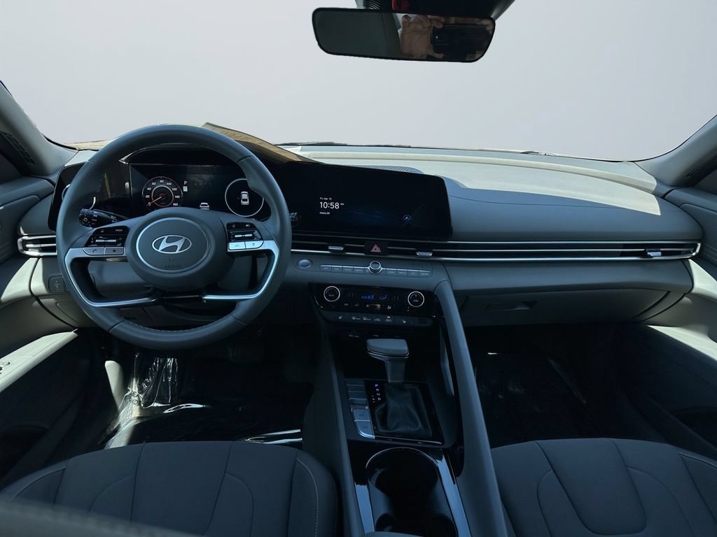 Used 2024 Hyundai Elantra SEL w/ Convenience Package FWD image 10