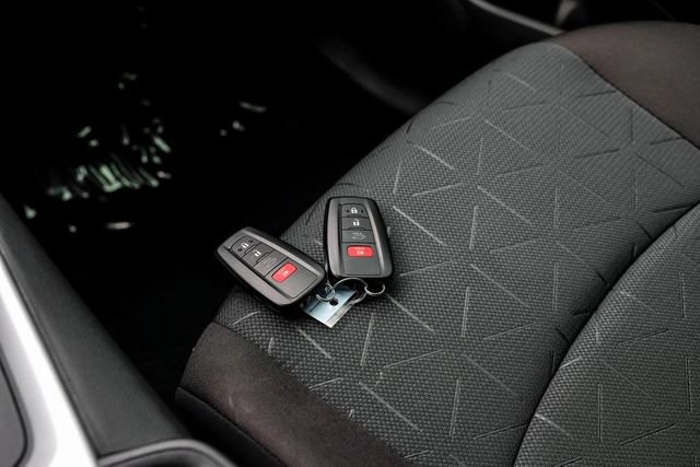 Used 2025 Toyota RAV4 XLE image 60