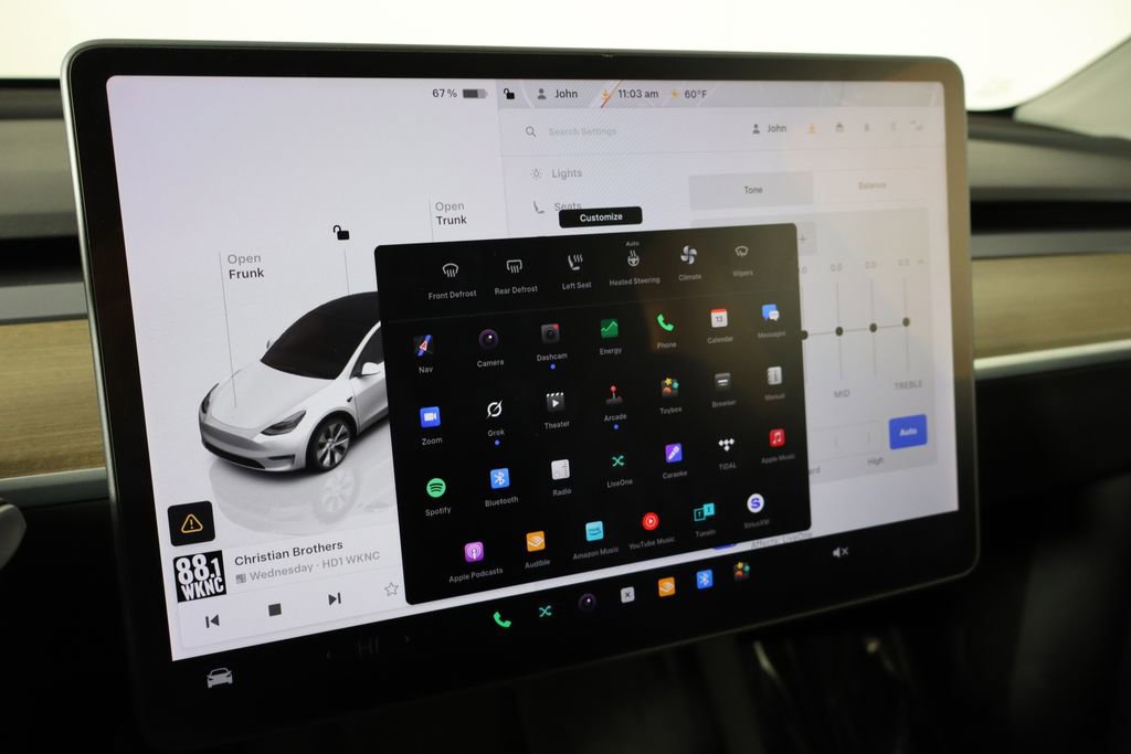 Used 2022 Tesla Model Y Long Range image 36