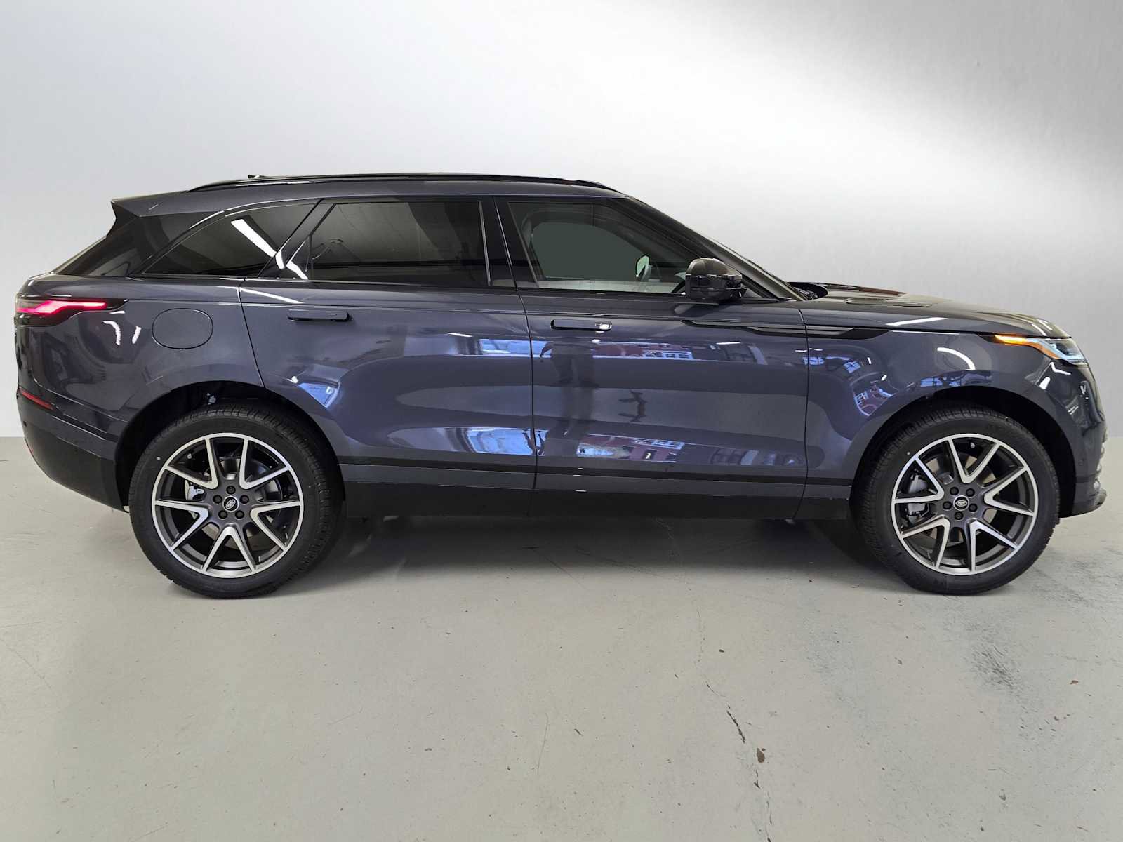 New 2026 Land Rover Range Rover Velar Dynamic SE image 6