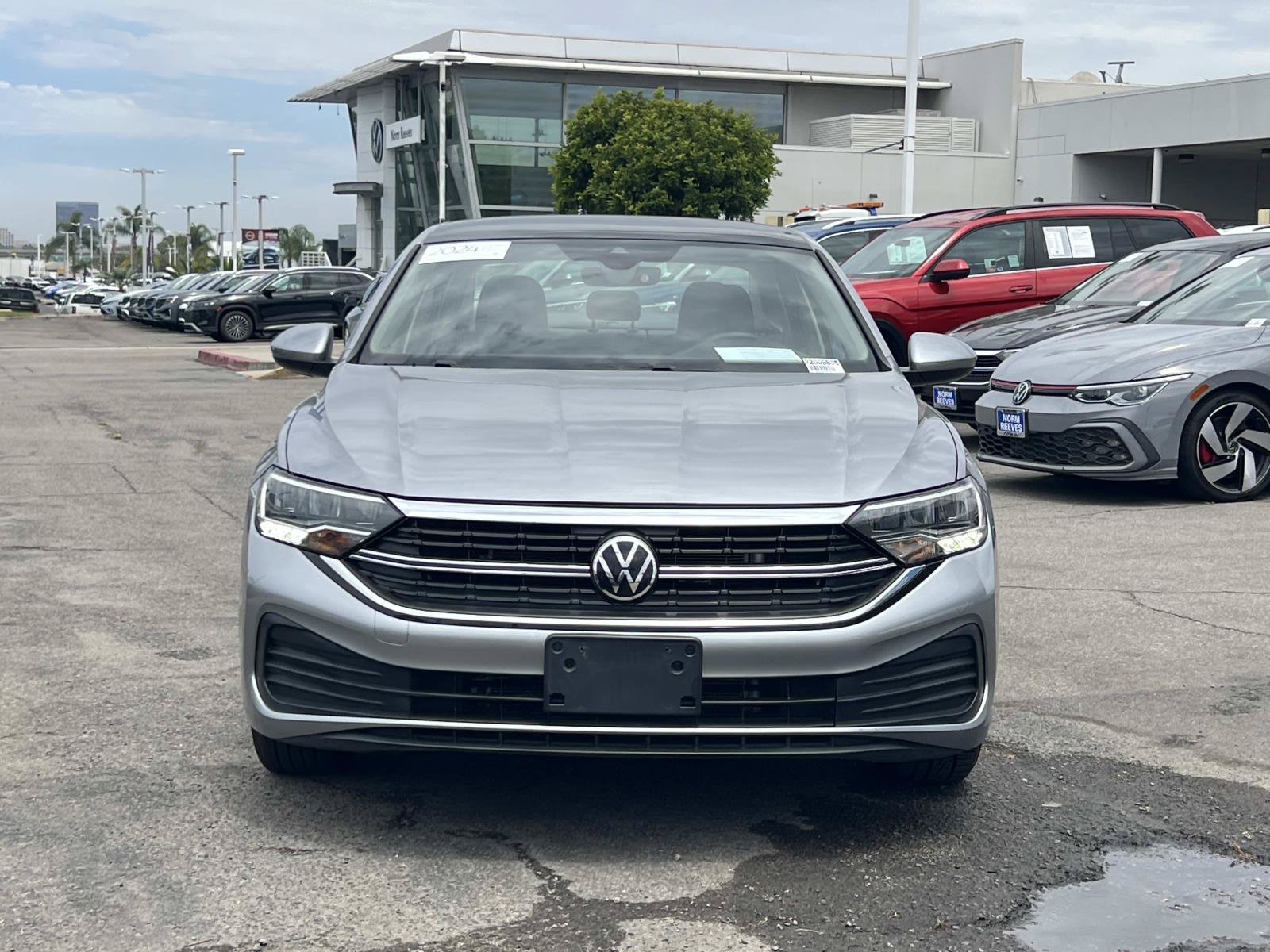 Certified 2024 Volkswagen Jetta SE FWD image 4