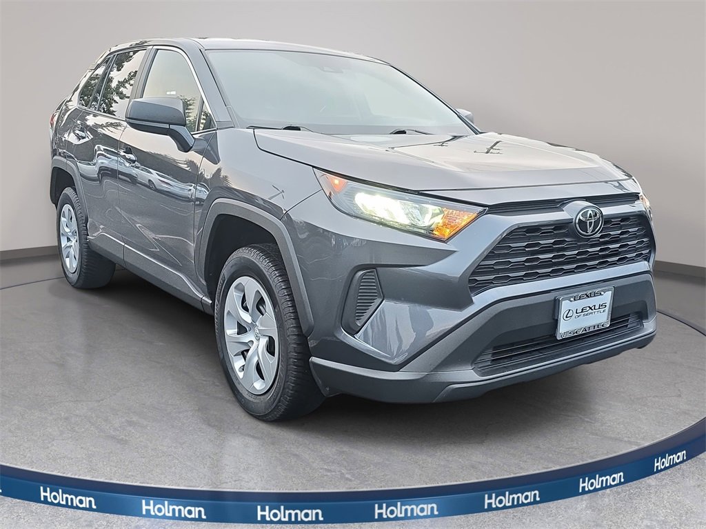 Used 2022 Toyota RAV4 LE image 4