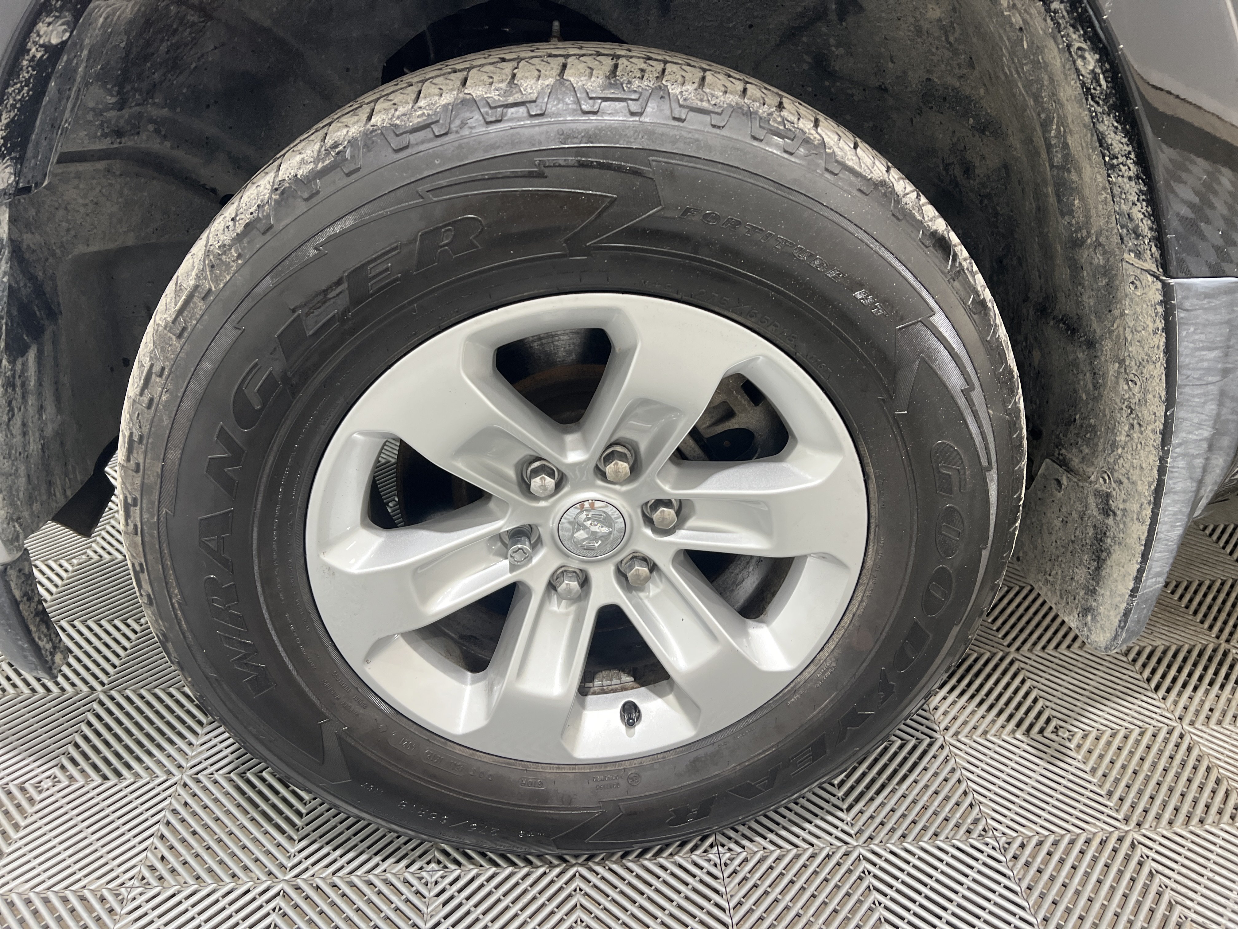 Used 2022 RAM 1500 Laramie AWD/4WD image 6