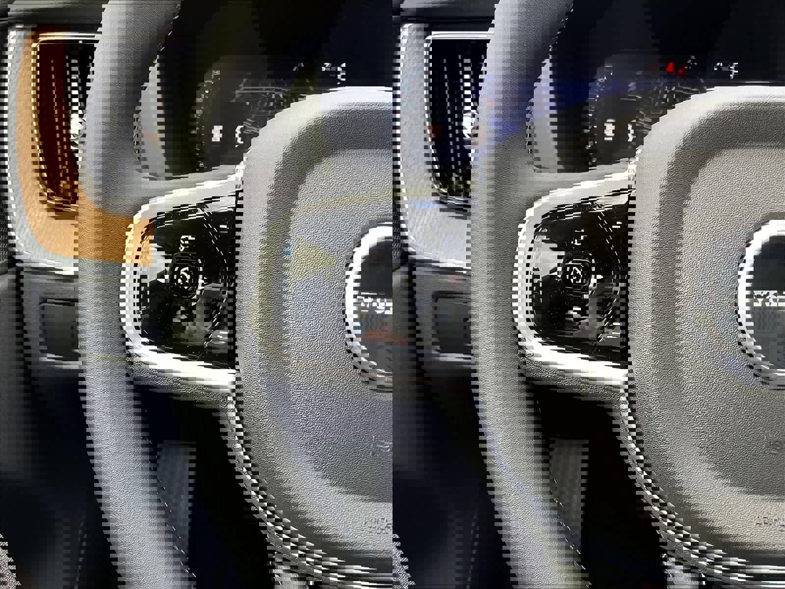 New 2026 Volvo XC60 T8 Plus w/ Climate Package image 17