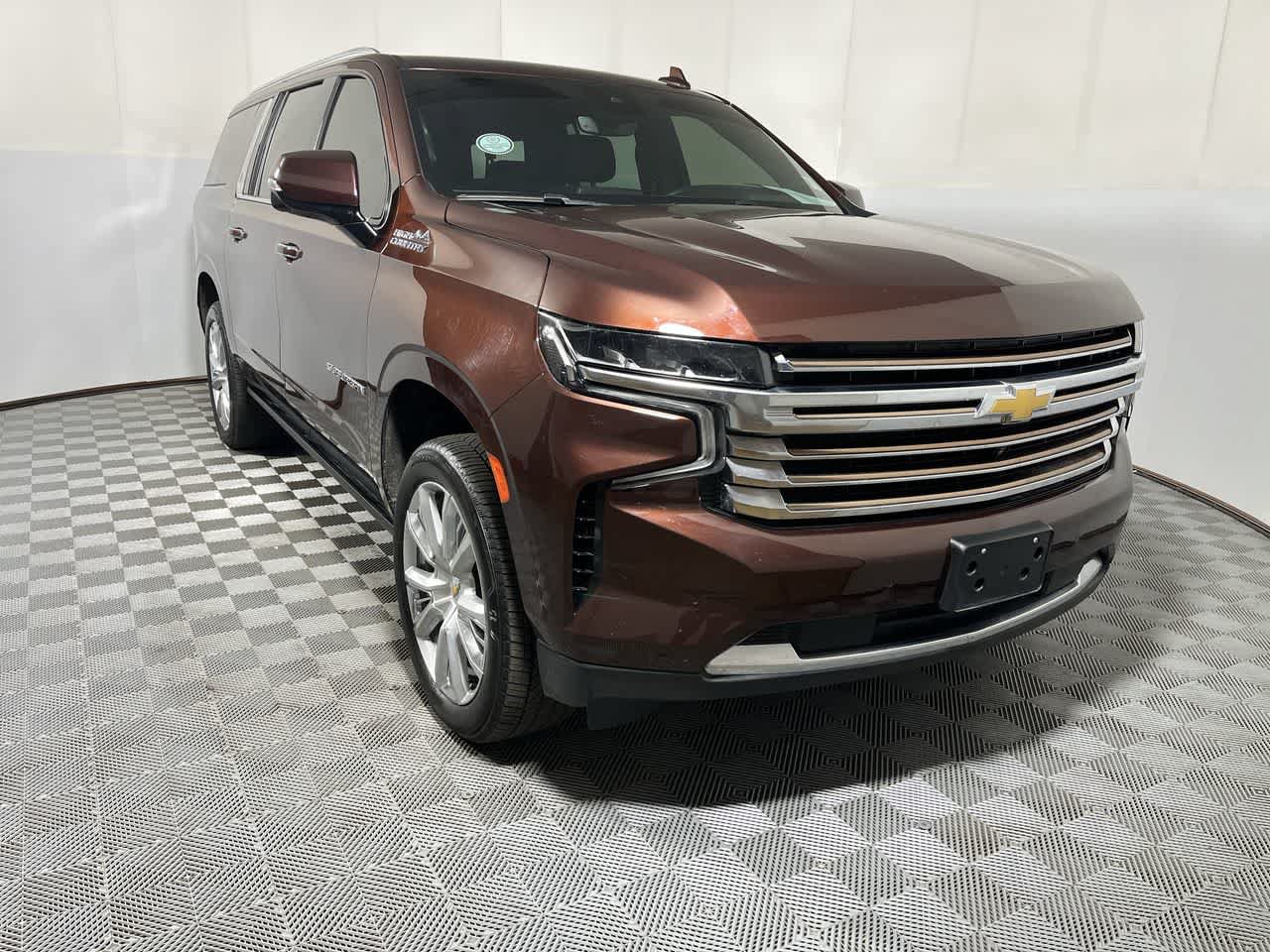 Used 2023 Chevrolet Suburban High Country AWD/4WD image 2
