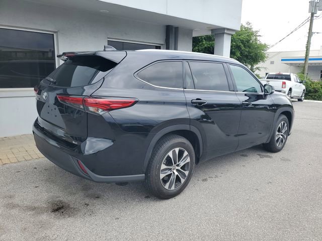 Used 2022 Toyota Highlander XLE FWD image 8