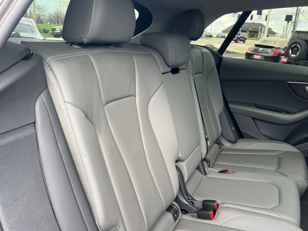 Used 2022 Audi Q8 Premium image 27
