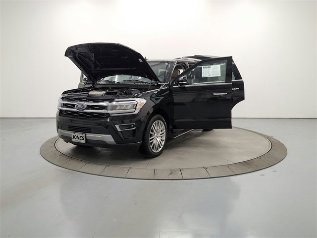 Used 2024 Ford Expedition Limited image 11