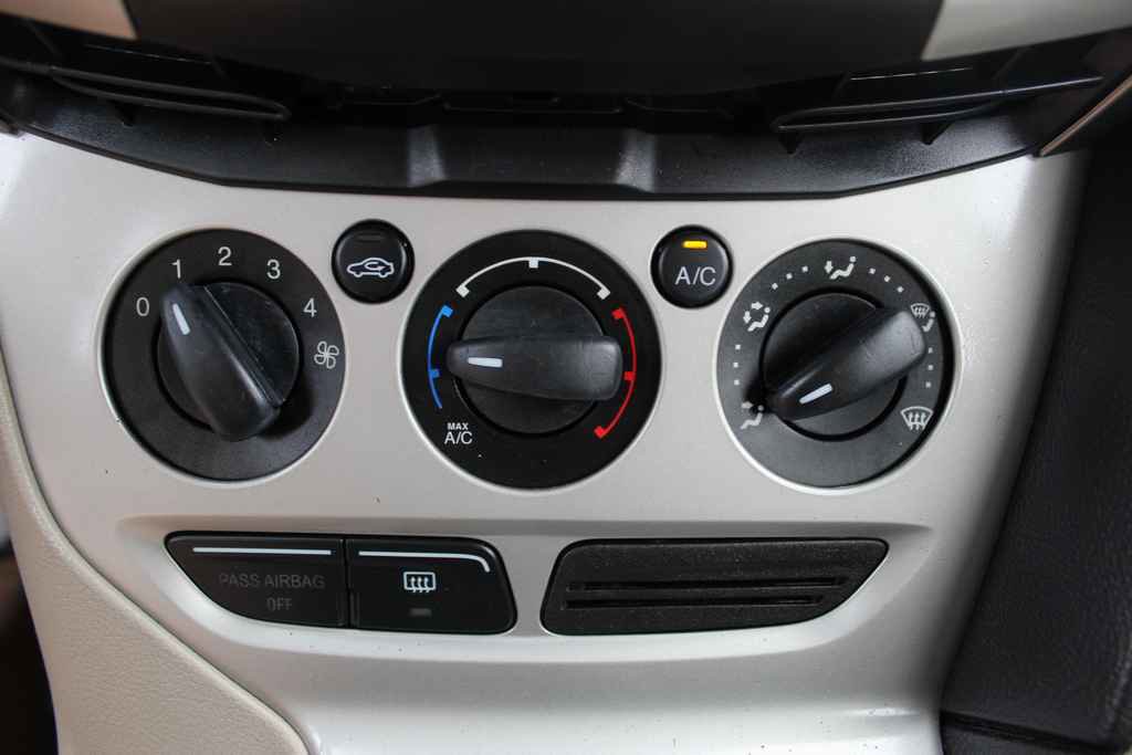 Used 2014 Ford Focus SE image 20