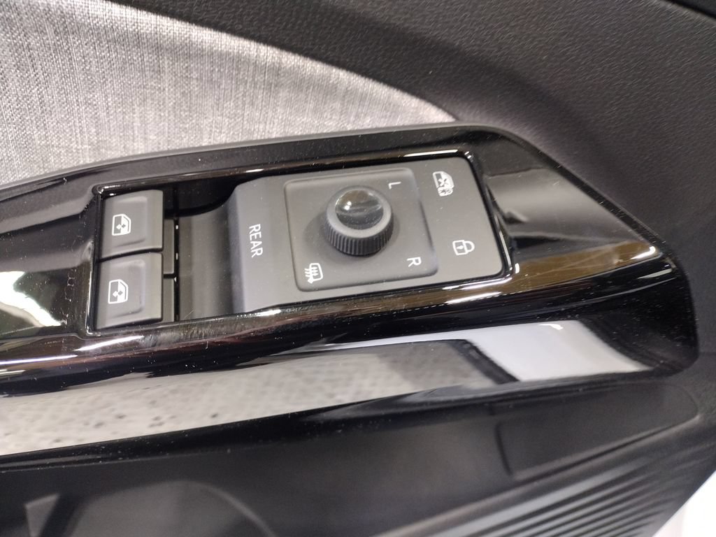 New 2026 Volkswagen ID.4 Pro AWD/4WD image 18
