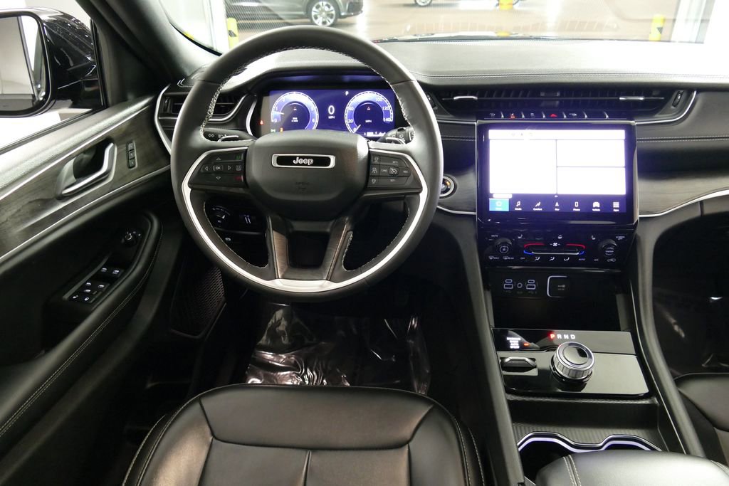 Used 2024 Jeep Grand Cherokee Limited w/ Black Appearance Package image 6