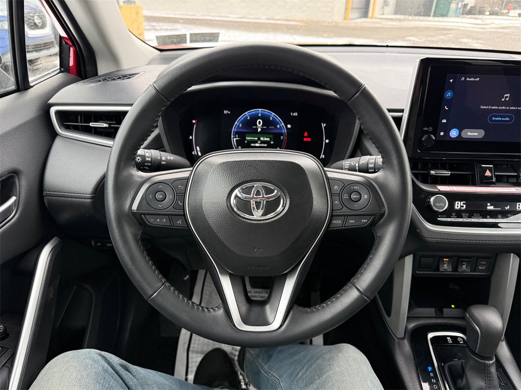 Used 2025 Toyota Corolla Cross XLE image 15
