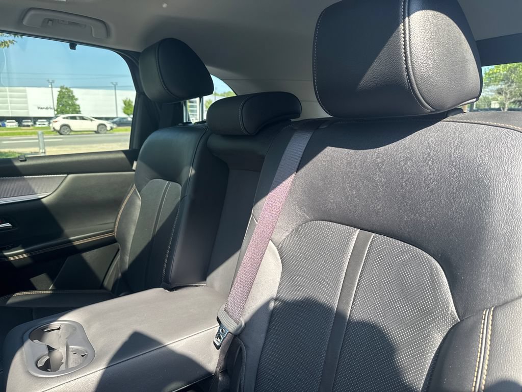 Certified 2025 MAZDA CX-70 Plug-In Hybrid w/ Premium Pkg AWD/4WD image 17