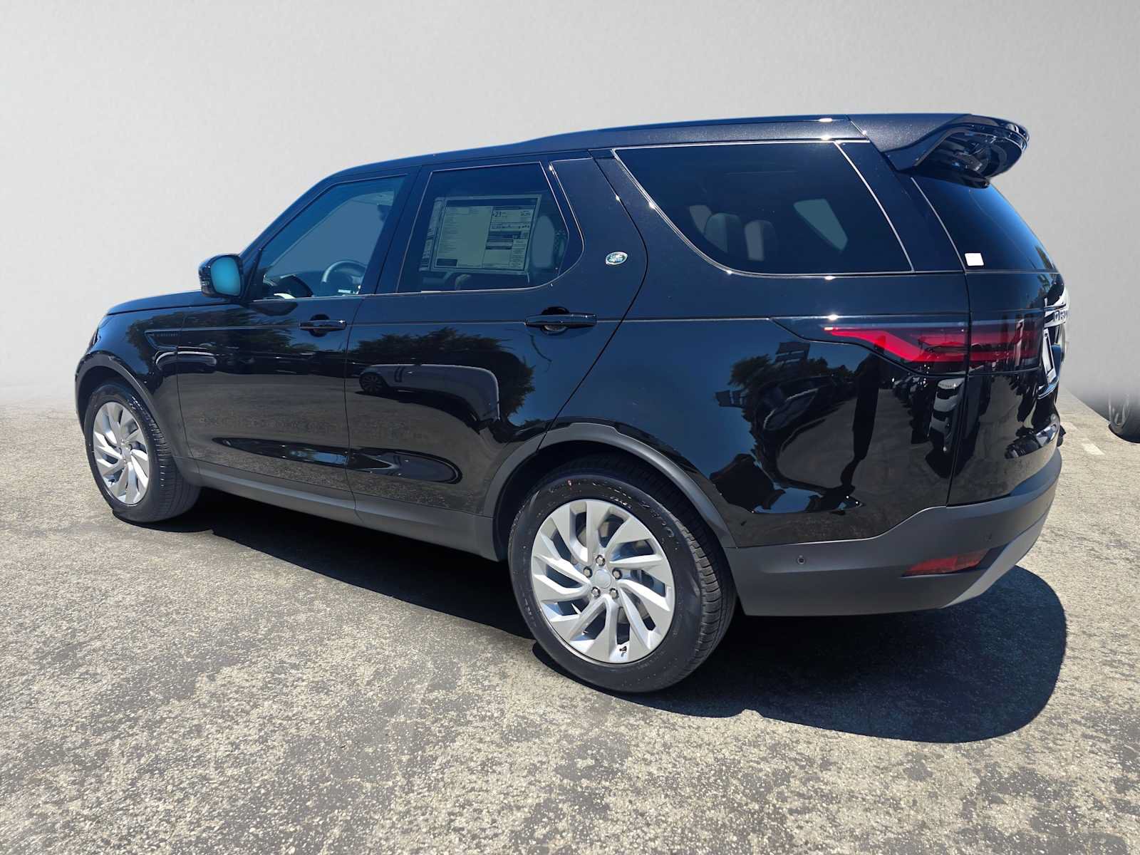 New 2026 Land Rover Discovery S AWD/4WD image 3