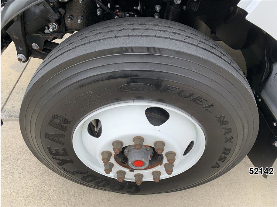 Used 2022 Ford F750 2WD Regular Cab Super Duty image 19