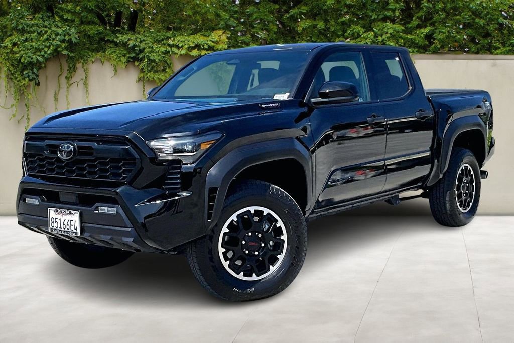 Certified 2025 Toyota Tacoma TRD Off-Road AWD/4WD image 3