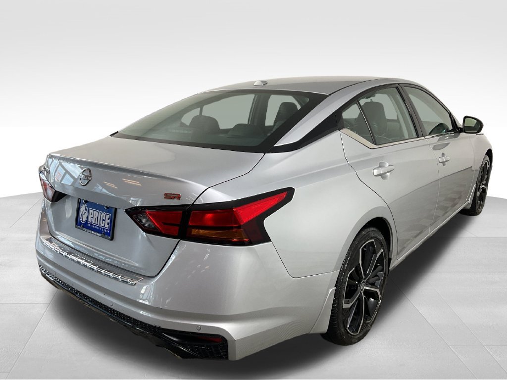 Used 2023 Nissan Altima 2.5 SR w/ SR Premium Package FWD image 9